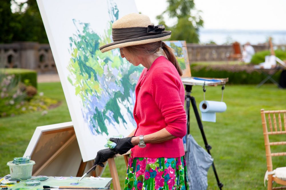 Artist Marceil Kazickas painting at the Garden Party Gala